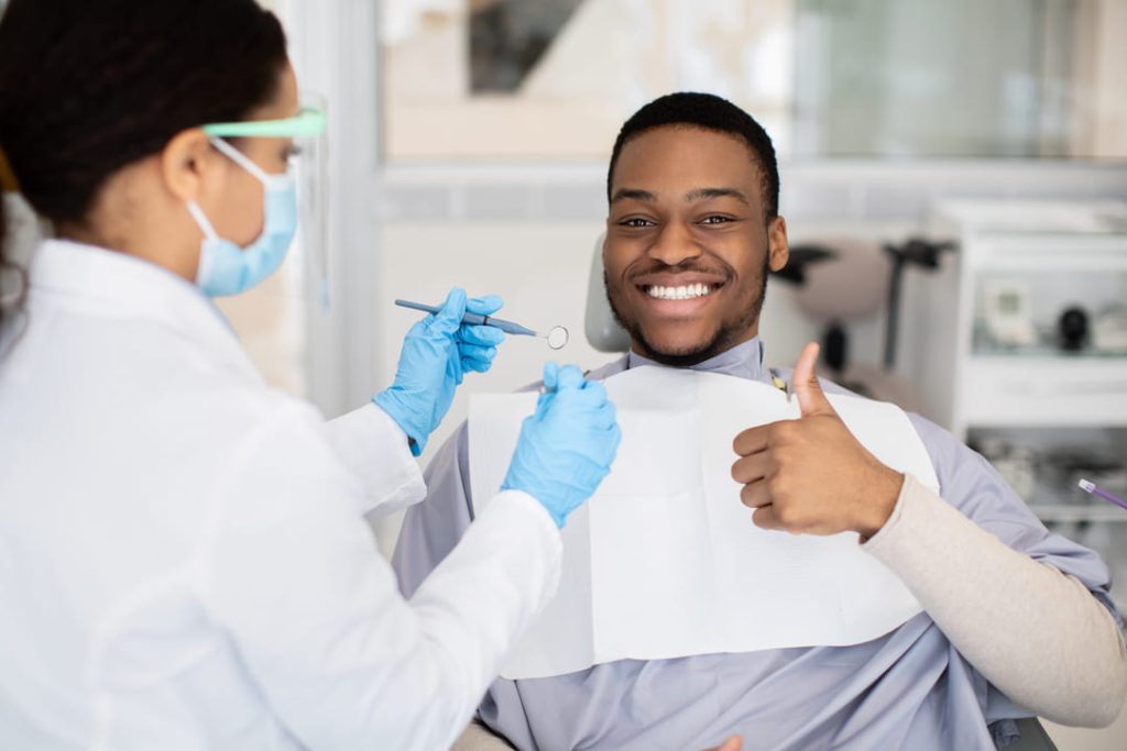ما هي إجراءات الأسنان التي يقوم بها غطاء VA